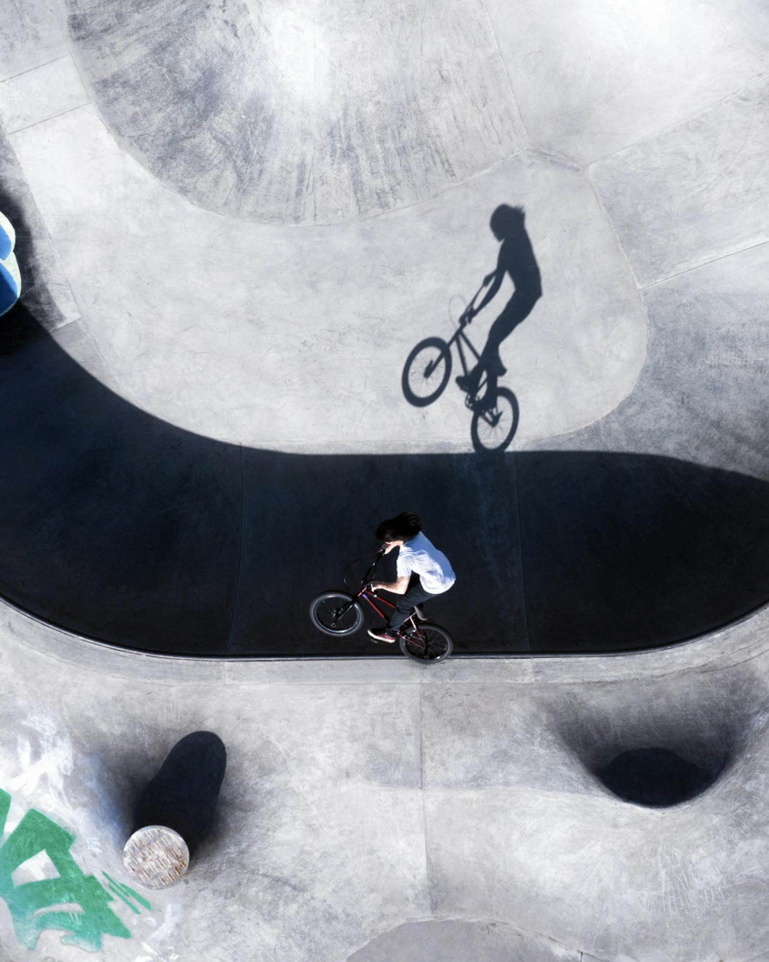 1 1st place andy leclerc zEwd4oyfD22PeD xbld BMX-cykel på kanten av en skateboardbana.